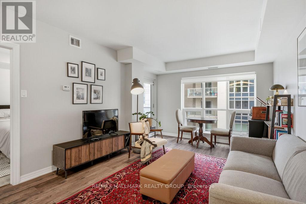 Condo rental property in Ottawa - 1406 - 242 Rideau Street